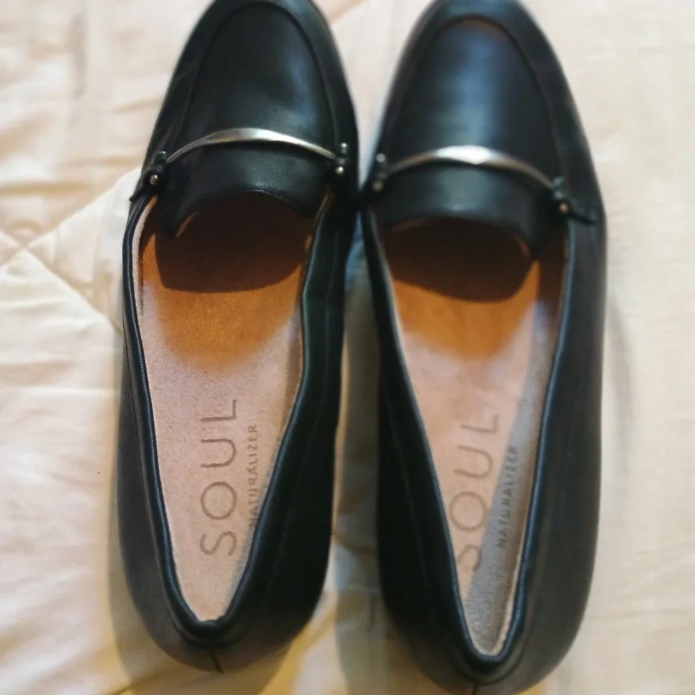 SOUL Naturalizer Black‎ Leather Loafers with Silver Accent Comfortable